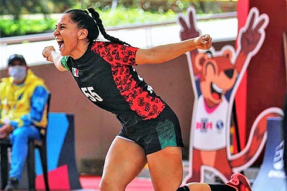 Debanhy Cervantes anotó dos goles en el empate 32-32 ante Argentina.