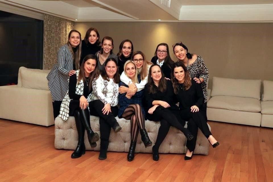 Adriana Guerra, Georgi Acosta, Marcela Almaguer, Melissa González , Claudia Ceja, Adriana Rodríguez ,Katheryn Molina ,Nancy Lagos, Linda García, Vero Curiel, Ana Laura Tercero y Lorena Iturbe