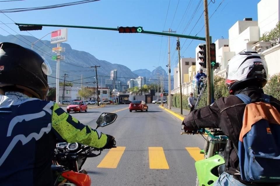 El Munícipe expresó que el símbolo del reciclaje en la luz verde del semáforo, invita a los automovilistas y ciudadanos en general a cambiar hábitos.
