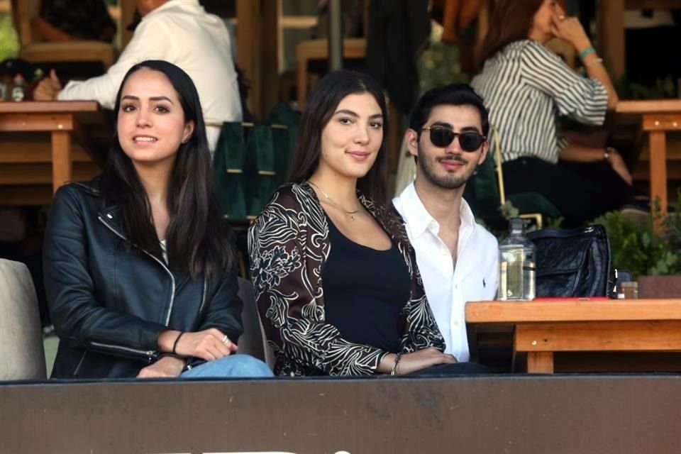 Greta Martínez, Sofía Elizondo y Diego Elizondo