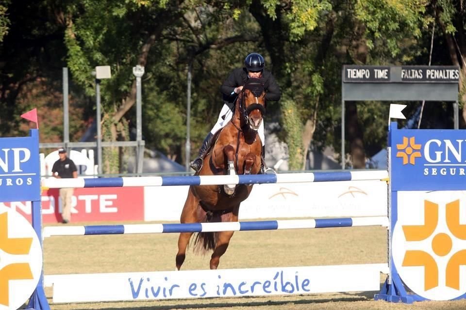 Juan José Zendejas, montando a Just Nice Van Het Indihof