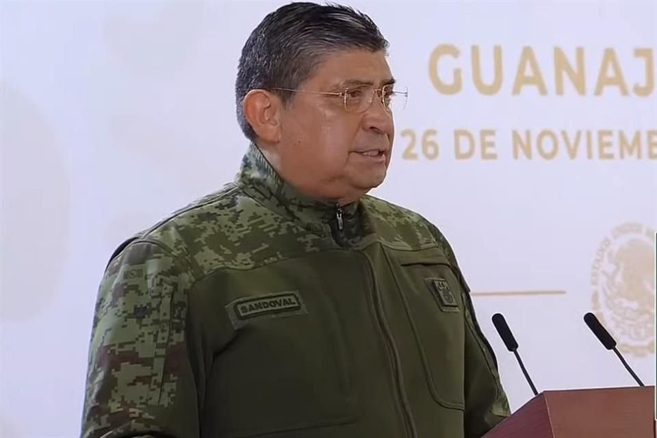 El titular de Sedena, Luis Cresencio Sandoval, destacó la disminución de ordeña en ductos de Pemex en Guanajuato.