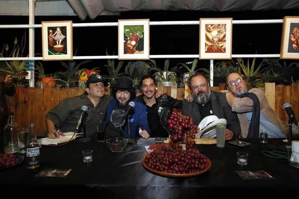 Guillermo Fadanelli, Carlos Martínez Rentería, Alan Ureña, Antonio Calera-Grobet y el artista Daniel Lezama (de izq. a der.)