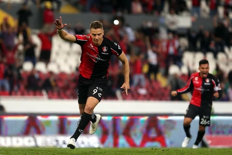 Julio Furch abrió el marcador de penal.