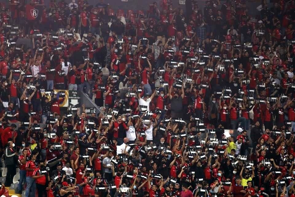 La afición rojinegra está esperanzada en avanzar a las Semifinales.