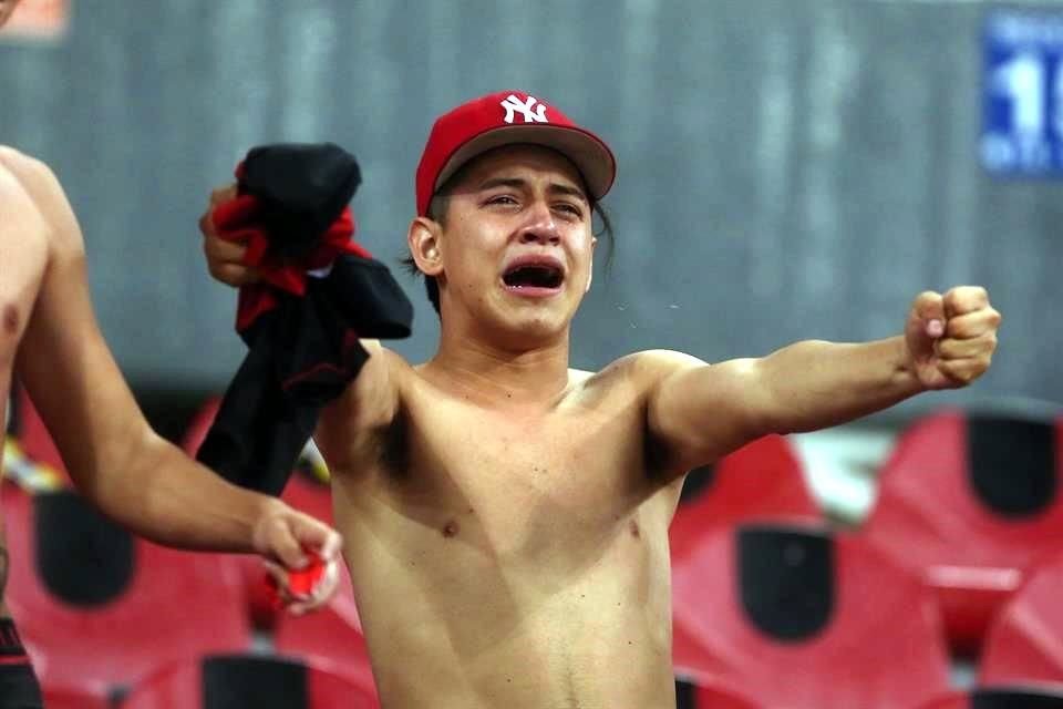 Hasta las lágrimas, los aficionados del Atlas celebraron el pase a Semifinales del Grita México A21.