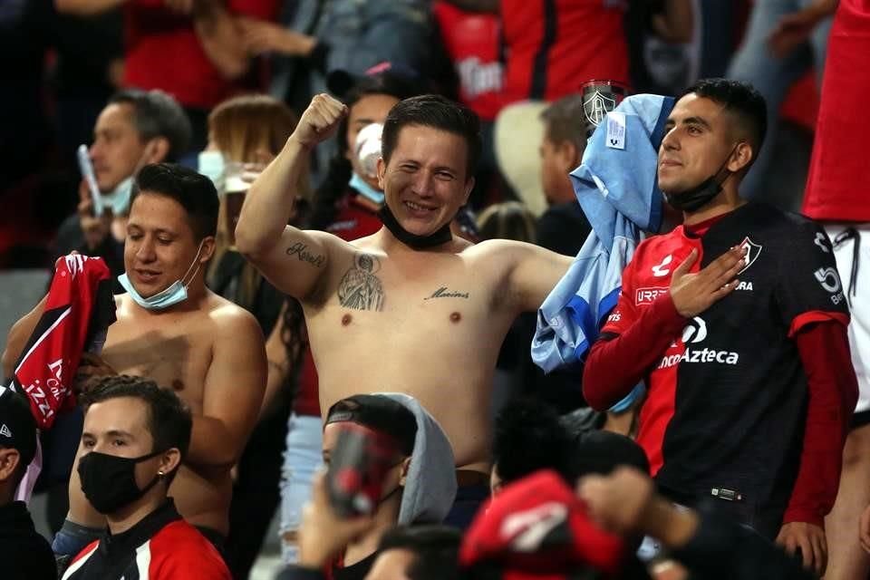 Hasta las lágrimas, los aficionados del Atlas celebraron el pase a Semifinales del Grita México A21.