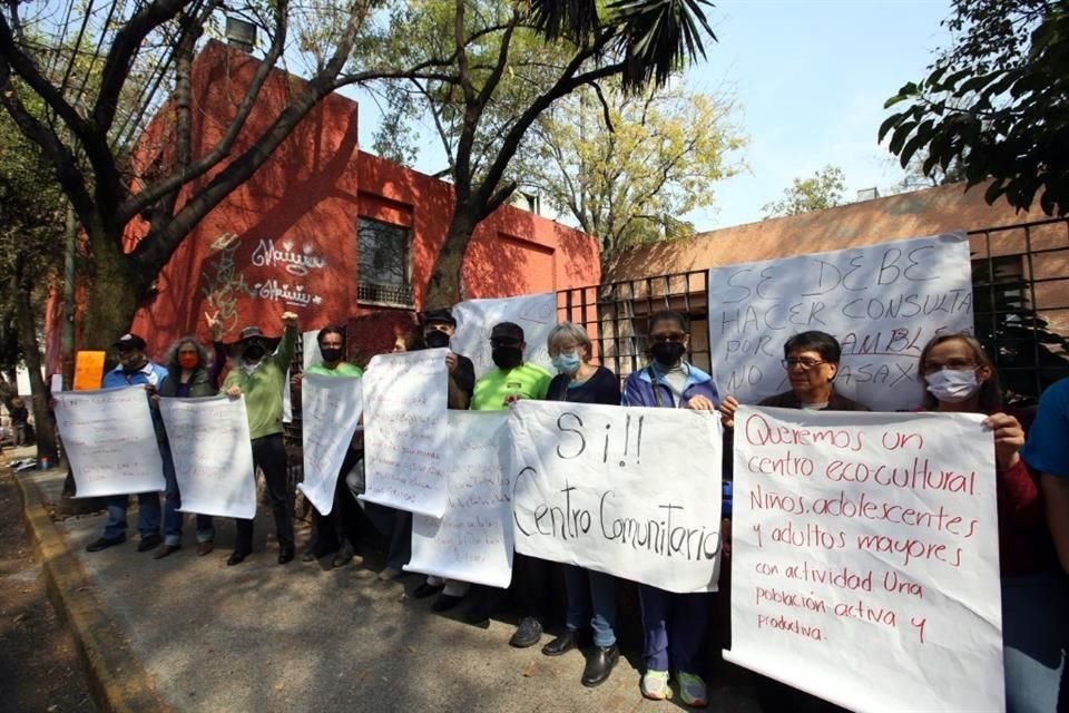 Vecinos de Barrio San Lucas, Coyoacán, se reunieron para manifestar su rechazo a la propuesta de autoridades para que El Parián sea cuartel de la Guardia Nacional.