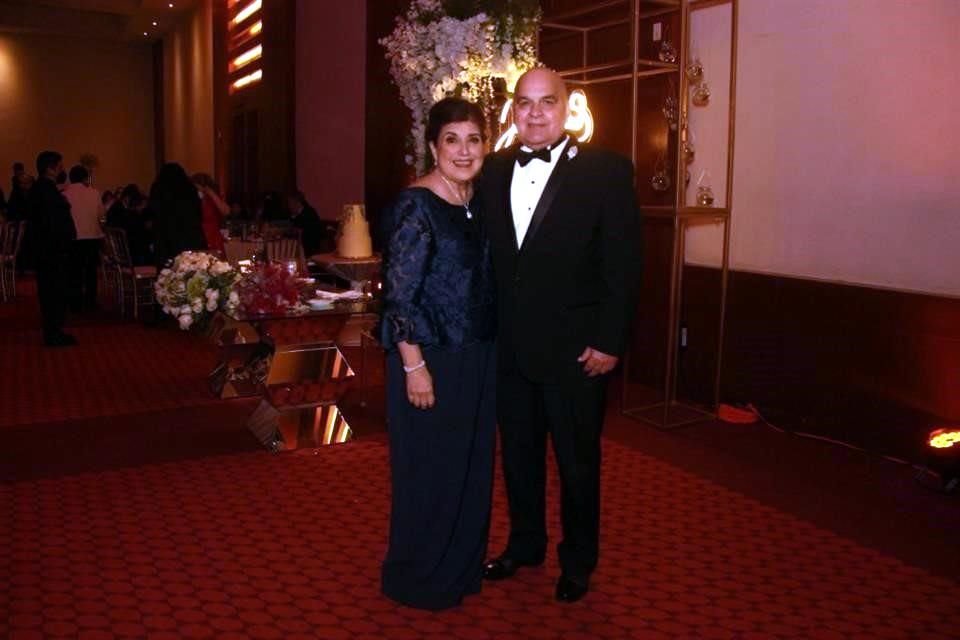 Silvia Treviño Chapa y Mario Chapa Cantù