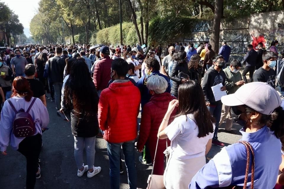 Continúa la jornada de vacunación de primera dosis contra Covid-19 para jóvenes, de 15 a 17 años, en la Biblioteca Vasconcelos.