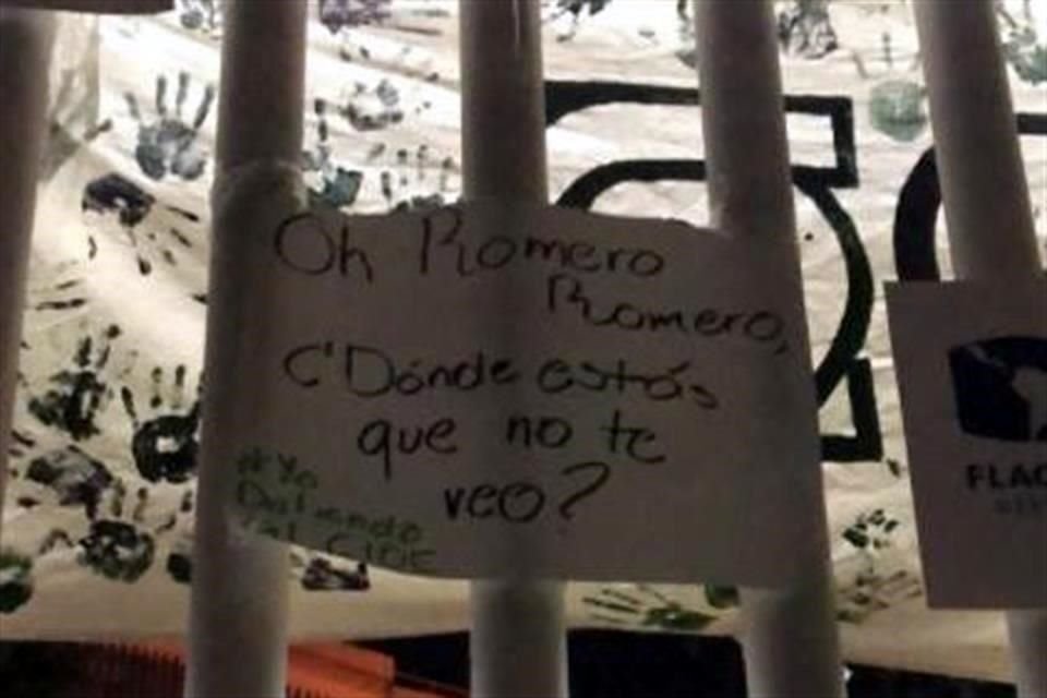 Estudiantes del CIDE mantienen tomadas las instalaciones de la institución en rechazo a la designación de José Antonio Romero como director.