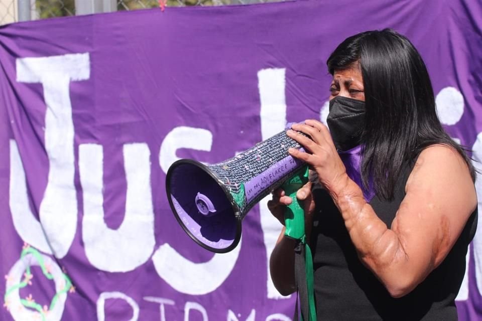 Este martes, Elisa ingresó a la audiencia en la que se espera que su agresor, Javier Ediberto, sea condenado por el delito de violencia familiar.