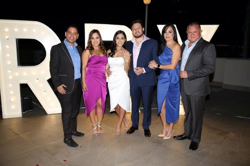 Gerardo López Murguía, Verónica Chávez de López, Paulina López Chavez, Daniel Torres Hinojosa, Verónica Hinojosa de Torres y Daniel Torres Santos