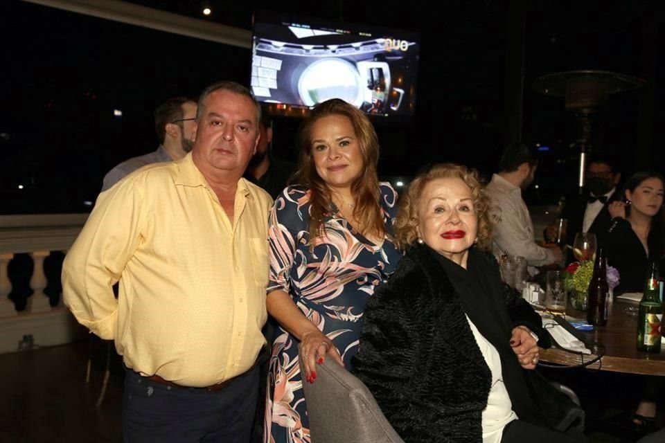 Rogelio Flores, Alejandra Torres y Sara Santos