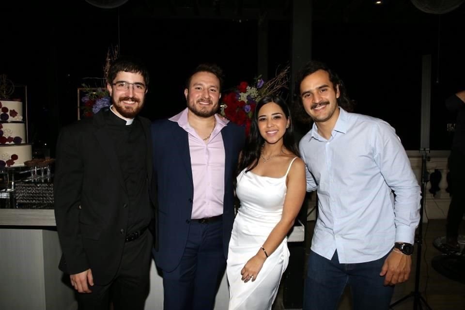 Paulina López Chavez y Daniel Torres Hinojosa y amigos
