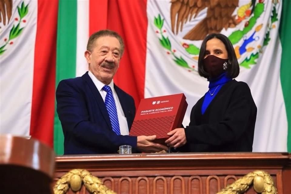 La titular de Finanzas entregó el Paquete Económico 2022. Éste incluye la Ley de Ingresos y el Proyecto de Decreto de Presupuesto de Egresos de la Ciudad de México.