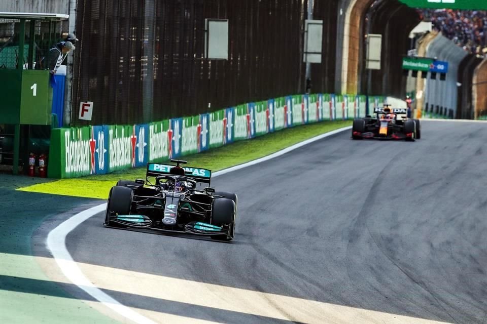 Para el Gran Premio de Brasil, Lewis Hamilton tuvo un mejor auto y se vio al diferencia, ya que subió a lo más alto del podio.