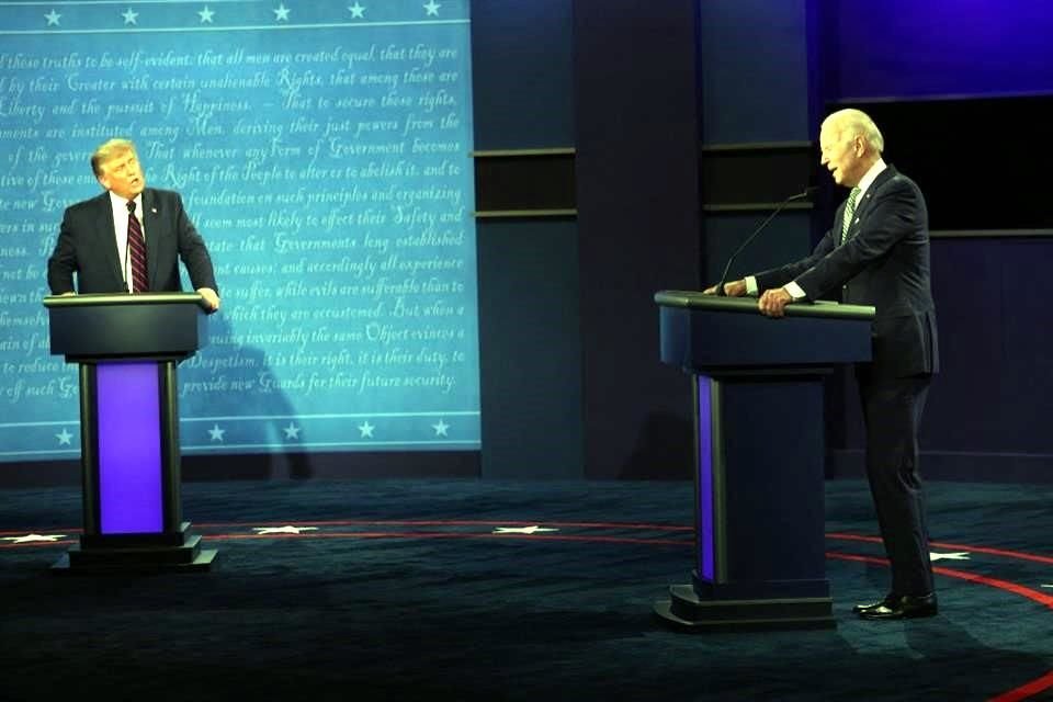 Donald Trump y Joe Biden durante el debate presidencial de septiembre de 2020 en Cleveland, Ohio.