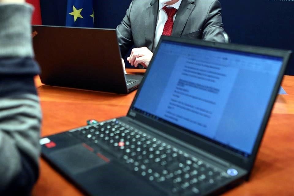 El teletrabajo ha permitido a muchas personas emplearse de 'tiempo completo' con varias empresas, pero cuidado puede ser causa de despido.
