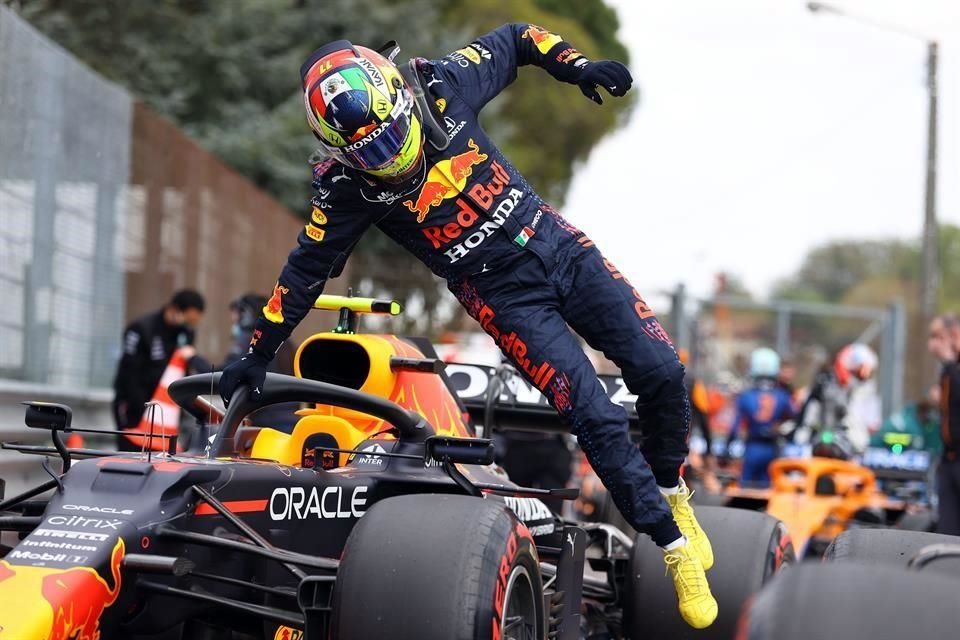 Checo no logró sumar puntos en la carrera en Imola.
