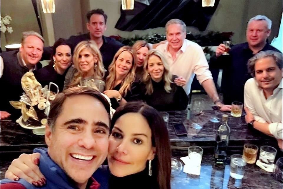 Joaquín Margáin, Cristina Montemayor, Regina Garza, Mauricio Jaime, Mariana Garza de Rivero, Ana Bárbara Caballero, Bárbara Lobeira de Rodríguez y Gilberto Rodríguez. Luis Ortiz y Rossana Zaragoza