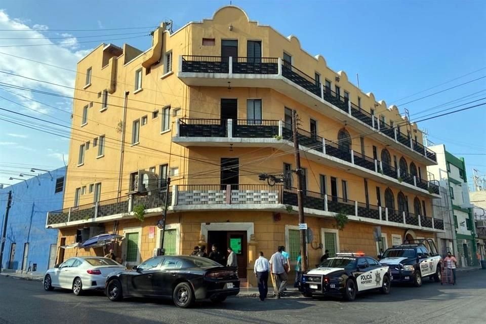 Agentes catearon el Hotel Amado Nervo, ubicado en el cruce de Amado Nervo y Reforma.