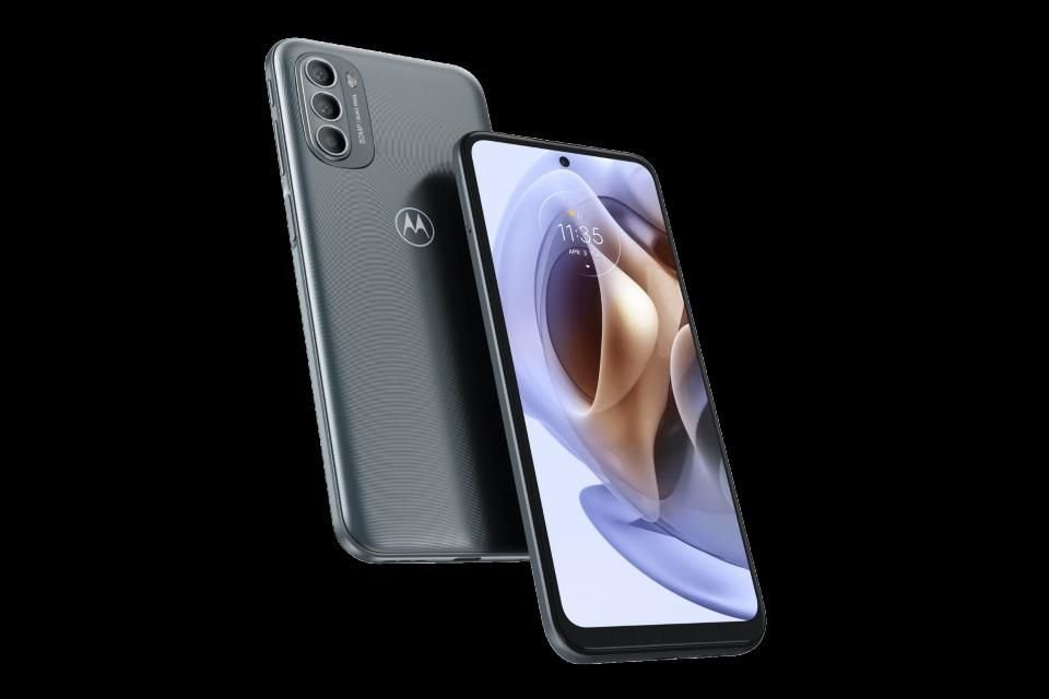 El smartphone posee una pantalla OLED Full HD+ de 6.4 pulgadas, batería de 5 mil mAh y cámara principal de 50MP.