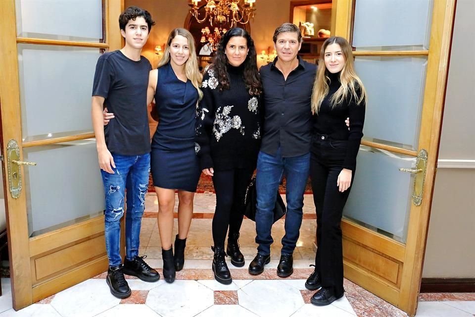 Gabriel Herrera, Paloma Herrera, Claudia Farías de Herrera, José Alberto Herrera y Claudia Herrera