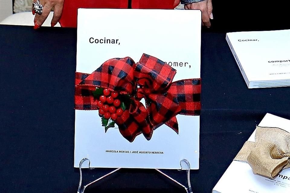 Libro 'Cocina, comer, compartir' de Marcela Merino y José Alberto Herrera.