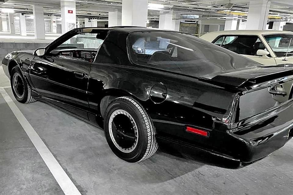 Pontiac Firebird Trans Am 1992, con el kit del 'Auto Increible'. Precio estimado: 1 millón 100 mil a 1 millón 800 mil pesos