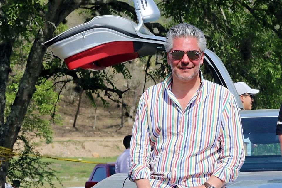 Dimitri Hadjópulos durante un evento de autos celebrado en Santiago, Nuevo León, en abril de este año