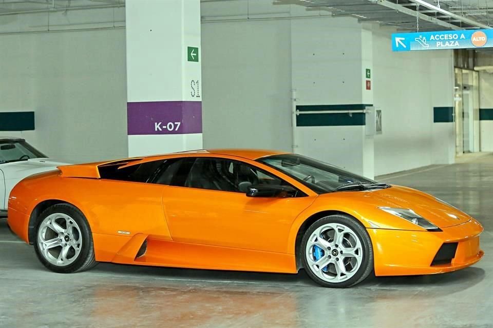 Lamborghini Murciélago LP-580 2005. Precio estimado: 4 millones 500 mil pesos a 4 millones 900 mil pesos