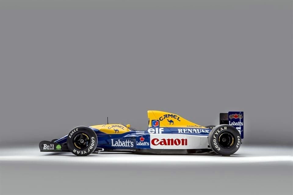 Este revolucionario monoplaza contaba con un motor Renault V10.