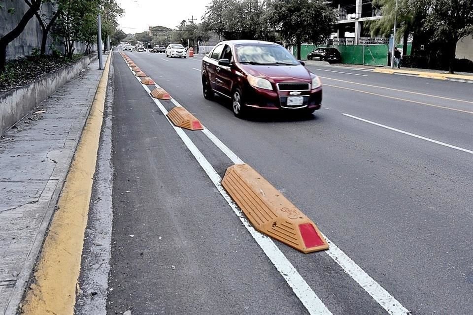 Separadores han ponchado llantas en San Pedro.