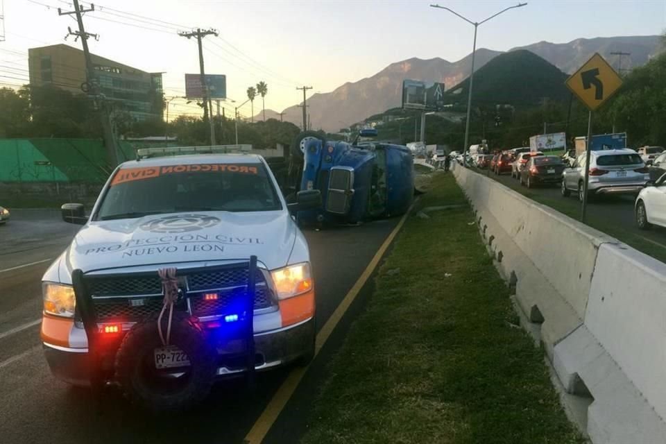 El accidente fue reportado a las 06:40 horas en la Carretera Nacional y Camino al Diente, a la altura de Valle Alto.