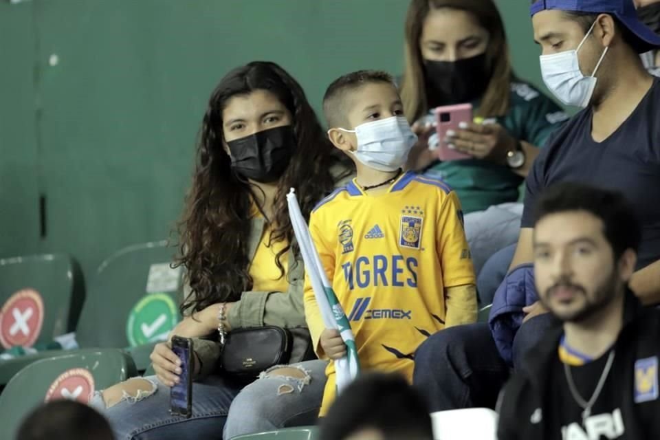 En el Nou Camp también hay apoyo para los regios.