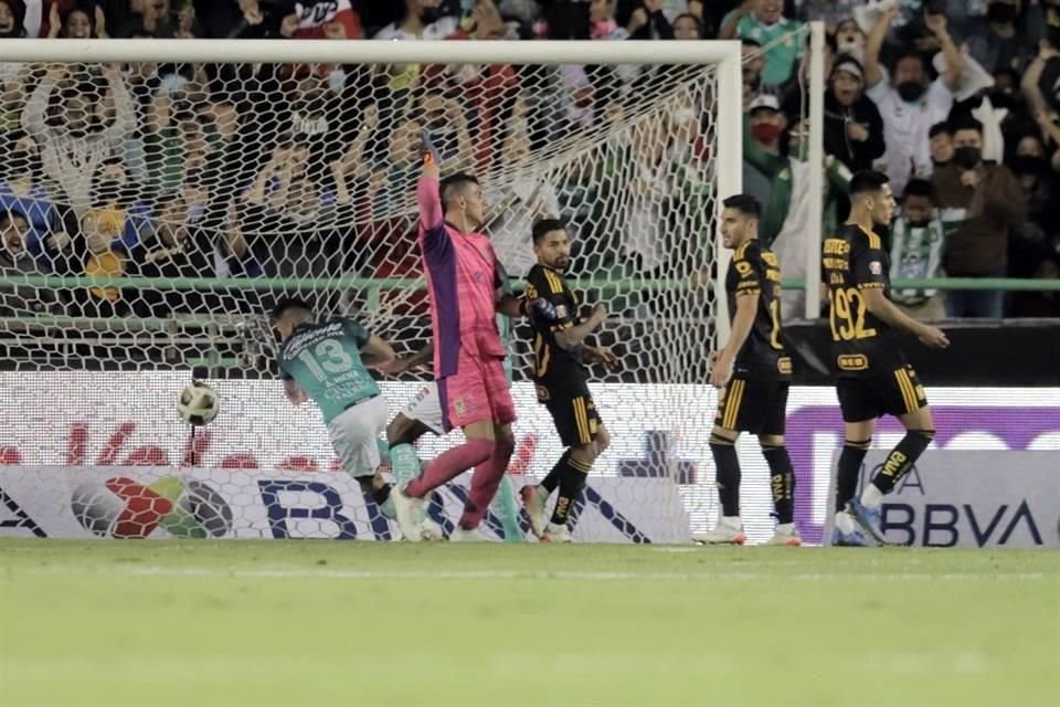 Tras un centro cerrado de Jean Meneses, Mena remató de cabeza. Fue el 2-1 (3-3 global) que le dio el pase a León a la Final.