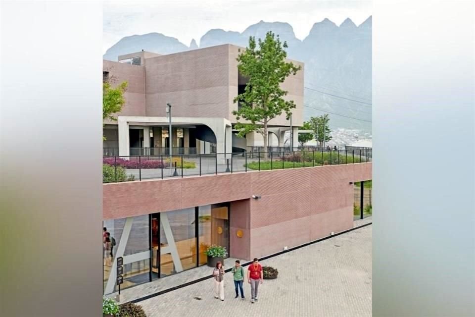 Estoa, diseñado por Tatiana Bilbao e inaugurado en 2019, fue distinguido en la categoría de Edificación Sostenible Edición México.ido en la categoría de Edificación Sostenible Edición México.