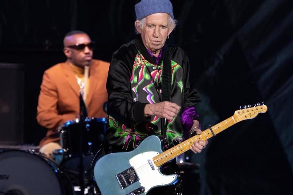 En enero de 2022, Julien's Auction subastará los trajes que BTS usó en el Grammy, un bajo de Paul McCartney y una guitarra de Keith Richards.