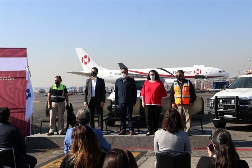 Duarte y autoridades de la ONU y de Naciones Unidas en conferencia en el aeropuerto capitalino.