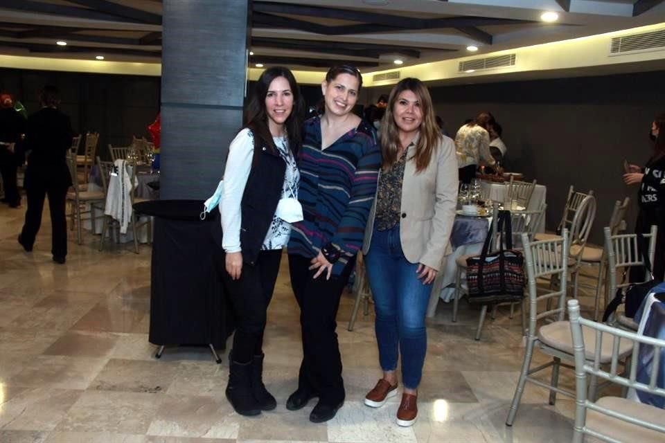 Mayi González de López, Ivonn Sánchez y Gaby Castillo