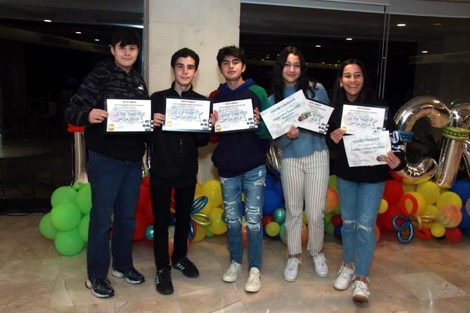Rogelio Elizondo, Ricardo Flores, Javier Bueno, Alejandra Guardado y Camila Valdez