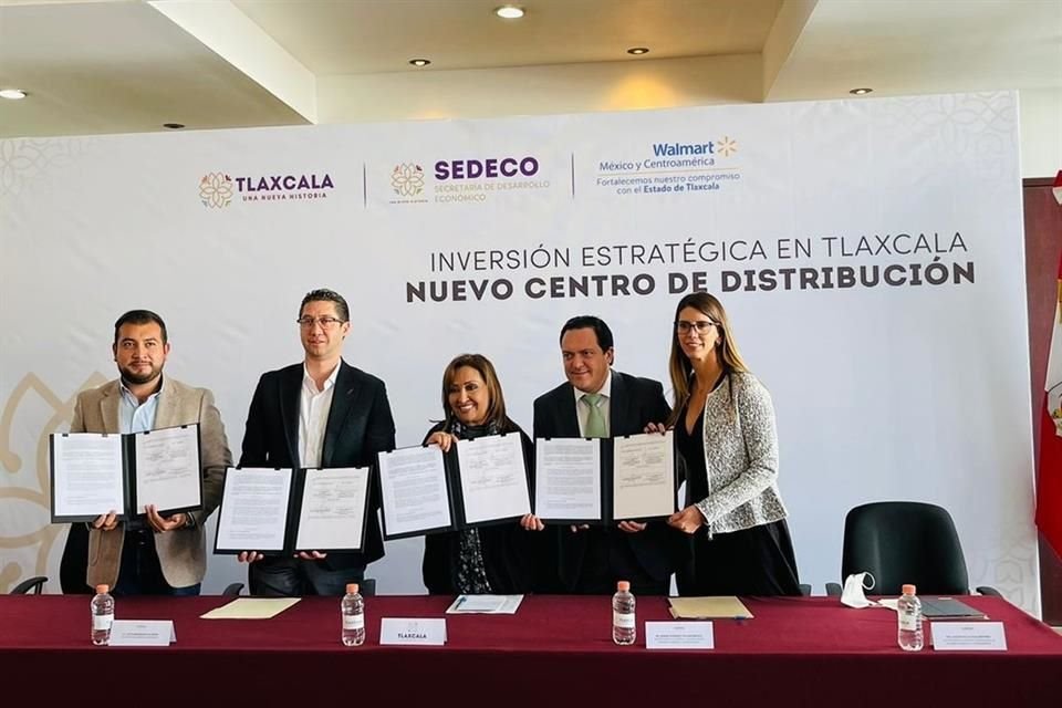 Walmart firmó un convenio de inversión con autoridades de Tlaxcala.