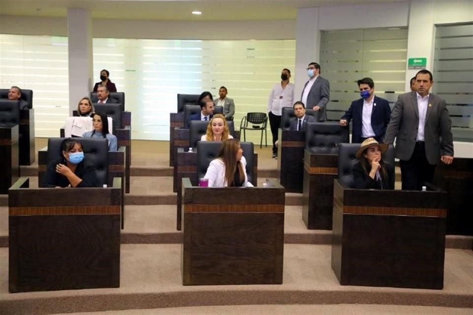 Con 2 votos a favor contra la oposición del PAN, diputados de la mayoría de Morena en el Congreso del Estado aprobaron eliminar a partir de 2022 el cobro de reemplacamiento vehicular en Tamaulipas.