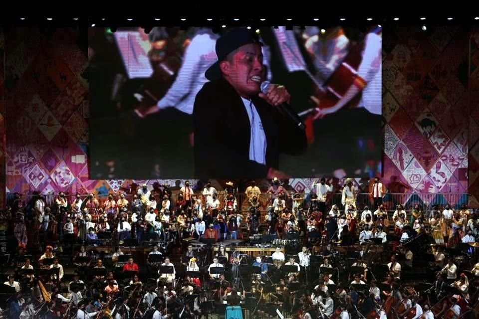 También participó en la gala el rapero en lengua totonaca Juan Sant, cuya lírica enaltece su cultura.