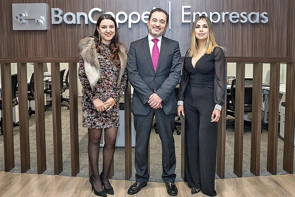 Cristina Sifuentes, Sergio Álvarez e Hilda González.