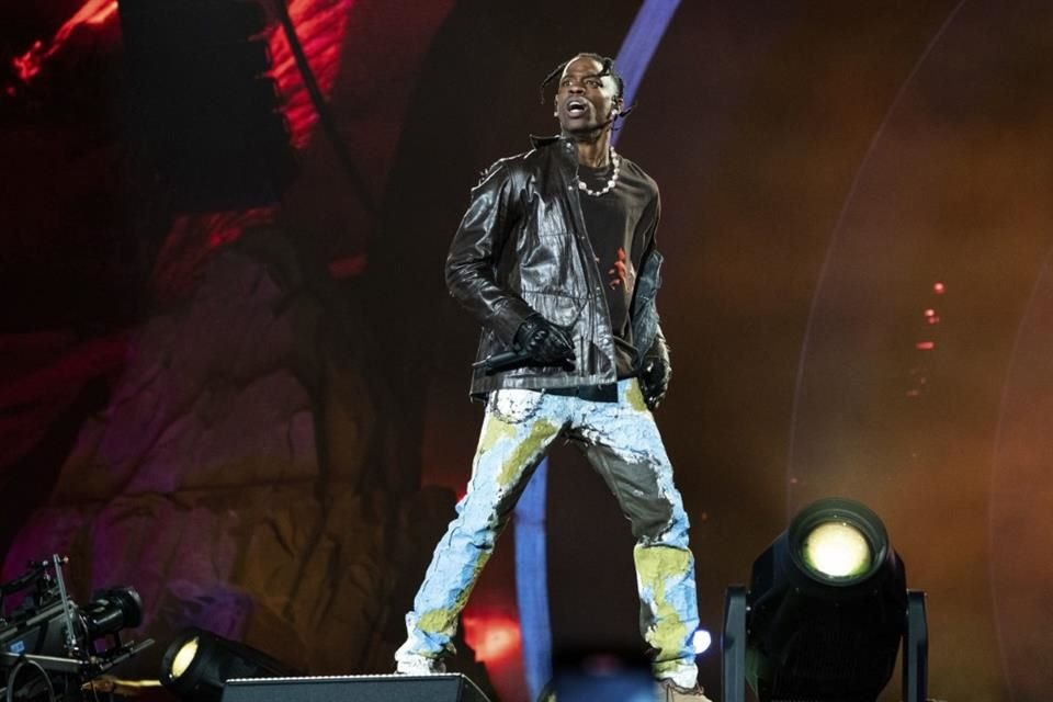 Travis Scott habla por primera vez y asegura que se siente con la responsabilidad de averiguar lo sucedido en el Festival Astroworld.