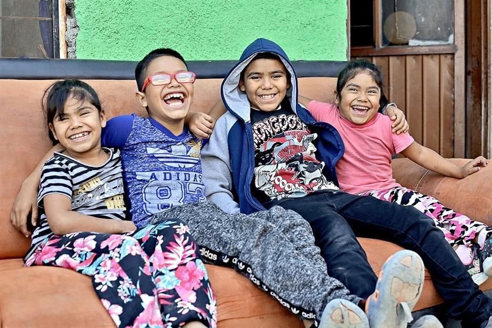 Los hermanos Kimberly, Ángel, Jeison y Chiquita Cura Trejo son muy risueños.