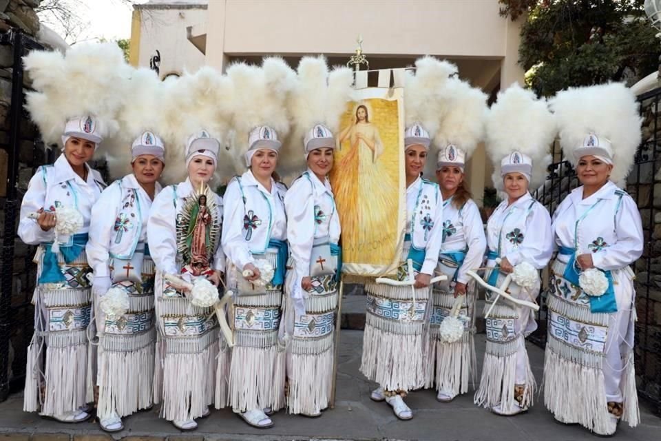 Danza del Señor de la Misericordia: Mima de Garza, Rosario Loera, Pily García, Silvia Burruel, Angélica Ayala, Mónica Tamez, Sara Sáenz, Rosy de Leal y Haiby Monsiváis