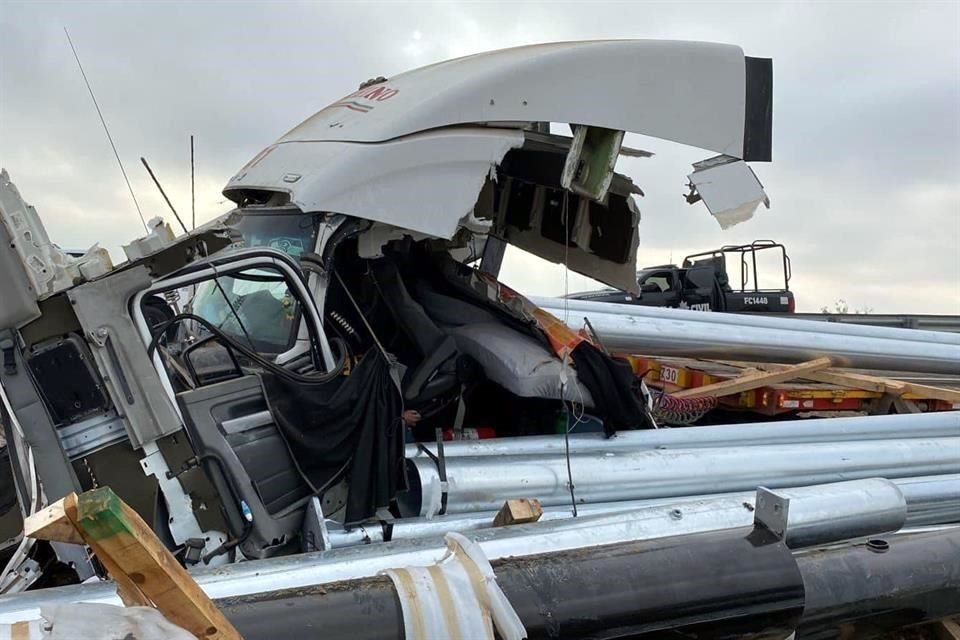 De acuerdo con las autoridades, los hechos se registraron alrededor de las 6:30 horas de este viernes en el kilómetro 172 de la Autopista a Nuevo Laredo.